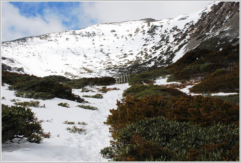 2012-03-06 10-18-52雪山圈谷.JPG